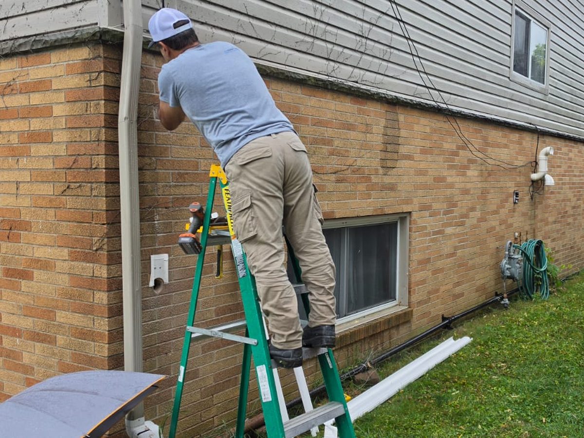 Q9HVAC technician working on the exterior of a home in the GTA